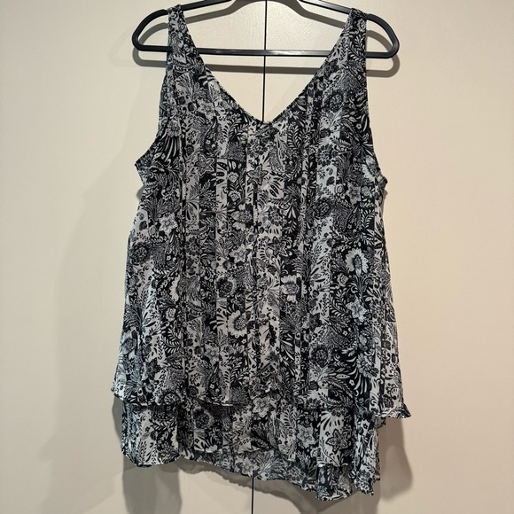 Lane Bryant Tops - 5/25 Women’s Plus Size Tanktop in a Monochrome Pattern